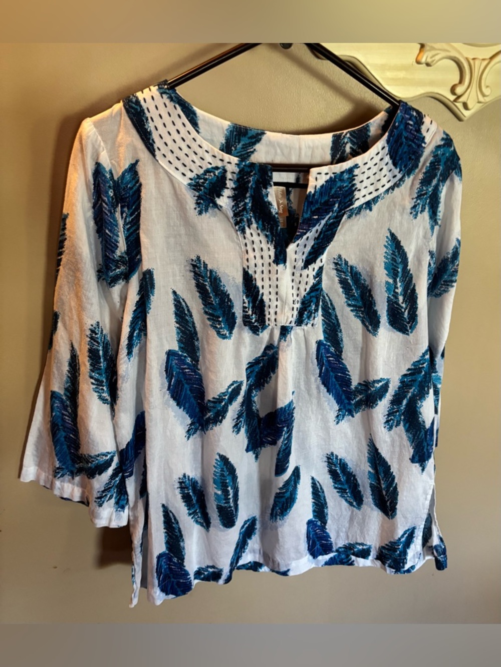White Stag Top Textured 100% Cotton White w/Blue Leaf Print & Whipstitch Sz XL
